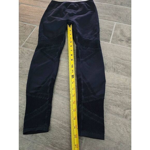 ‎Fabletics Seamless Compression Leggings - Picture 2 of 11